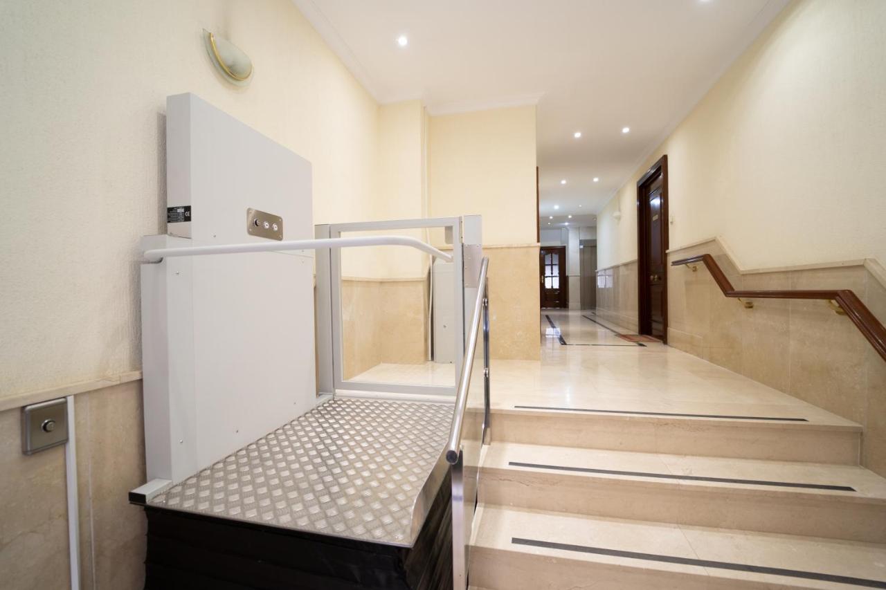 Apartmán Larra Nervion Subway Tranvia Sevilla Exteriér fotografie