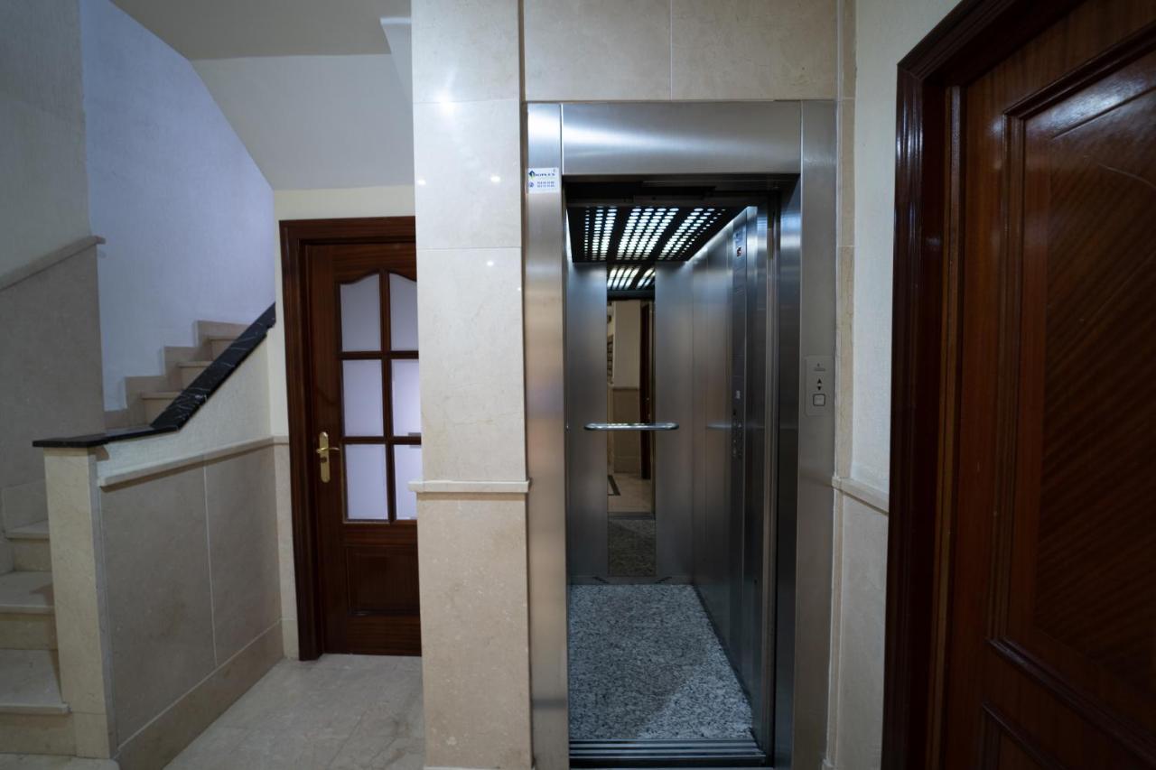 Apartmán Larra Nervion Subway Tranvia Sevilla Exteriér fotografie